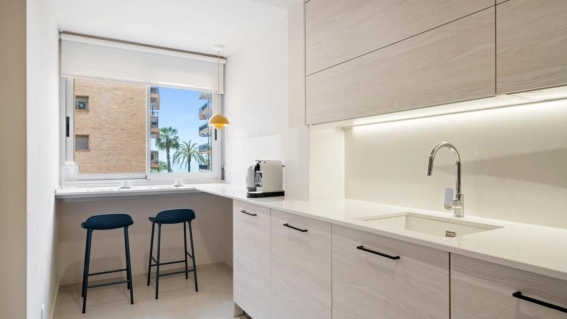 Luxury Apartment With Sea View And Parking Σαλού