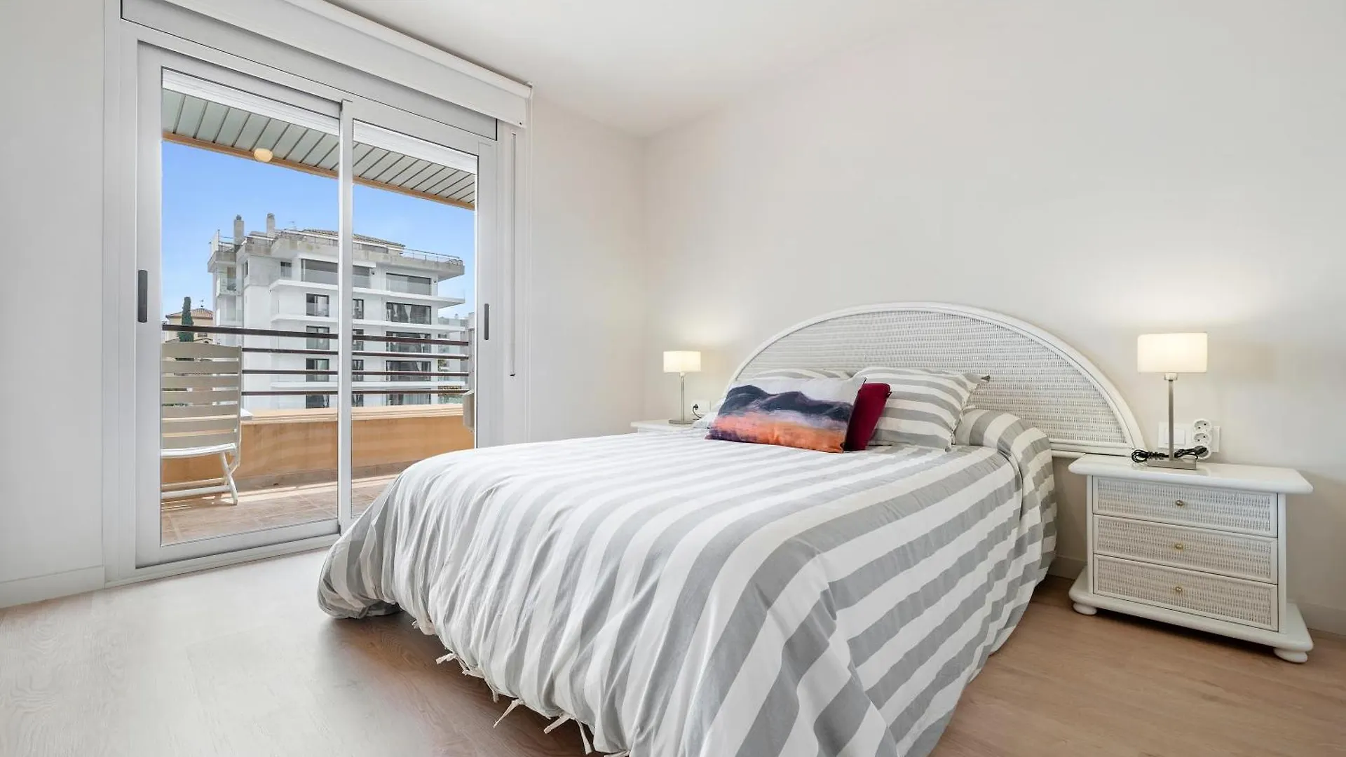 Luxury Apartment With Sea View And Parking Salou