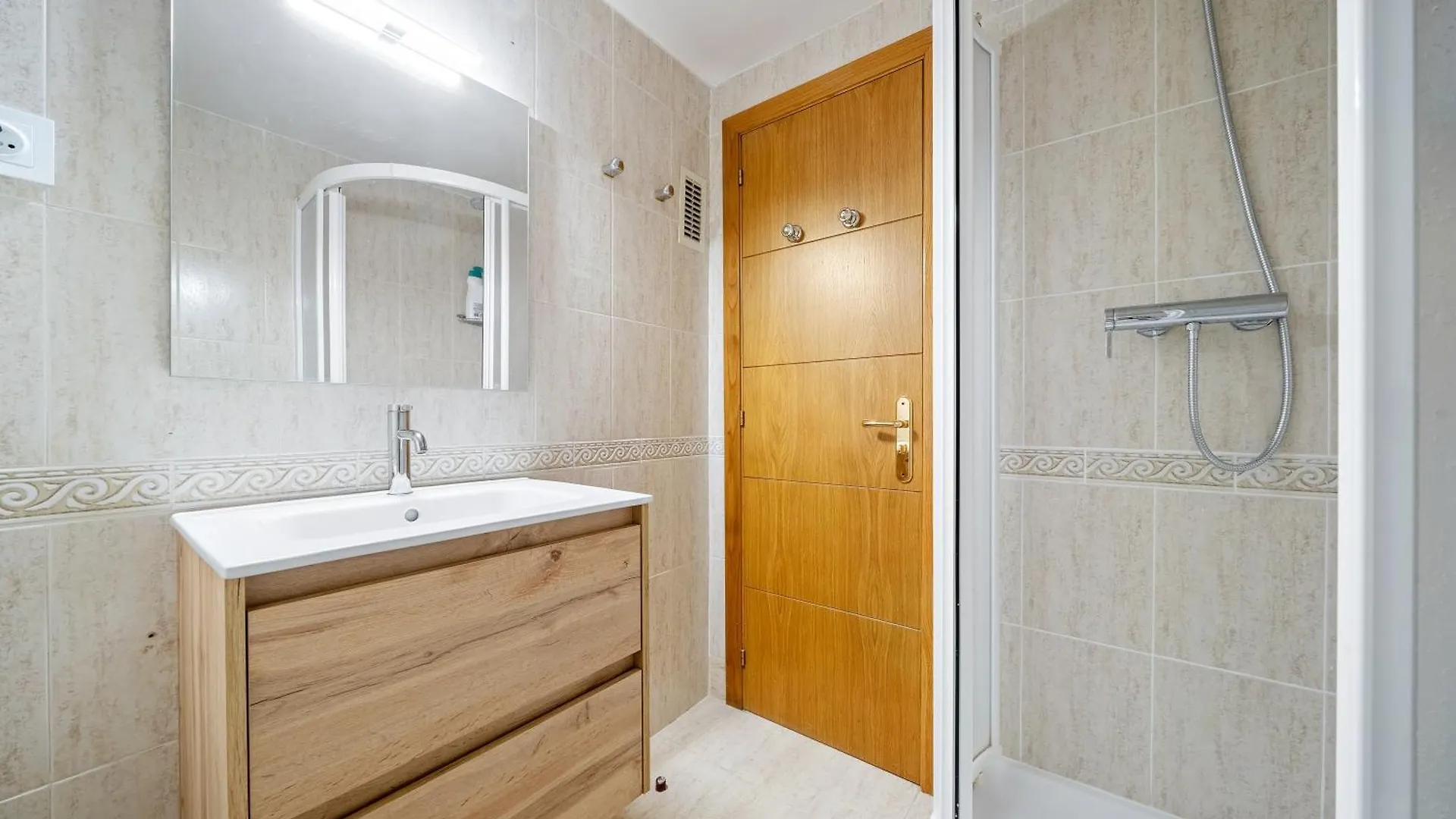 Luxury Apartment With Sea View And Parking Salou Spain