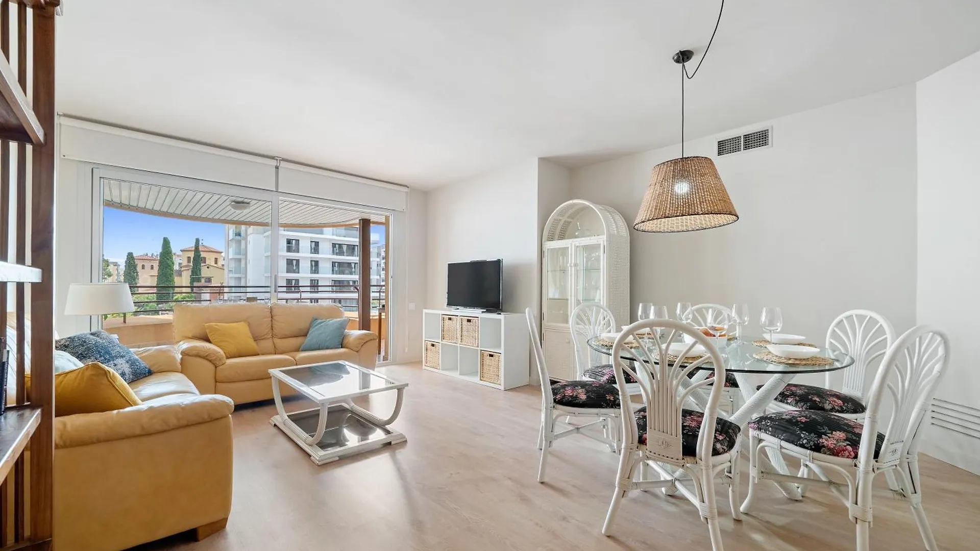 Luxury Apartment With Sea View And Parking Salou Spain